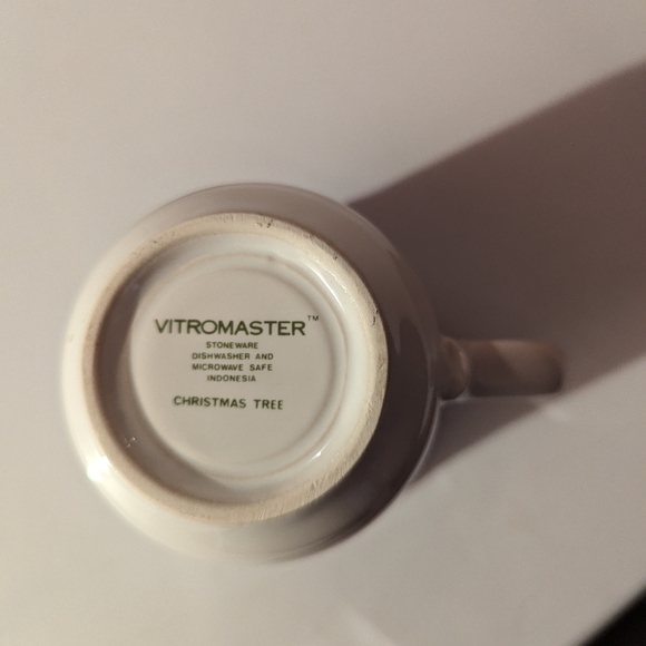 Vintage holiday Christmas salad plates and cups - Picture 2 of 2